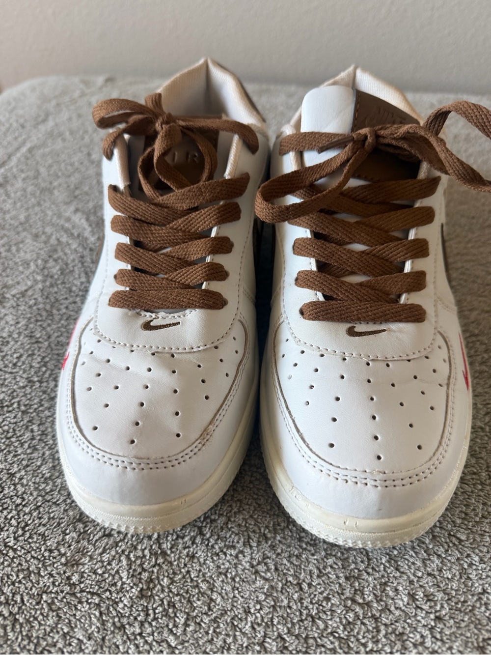 Nike White and Brown Low-Top Sneakers with Red Accent - Picture 2 of 11